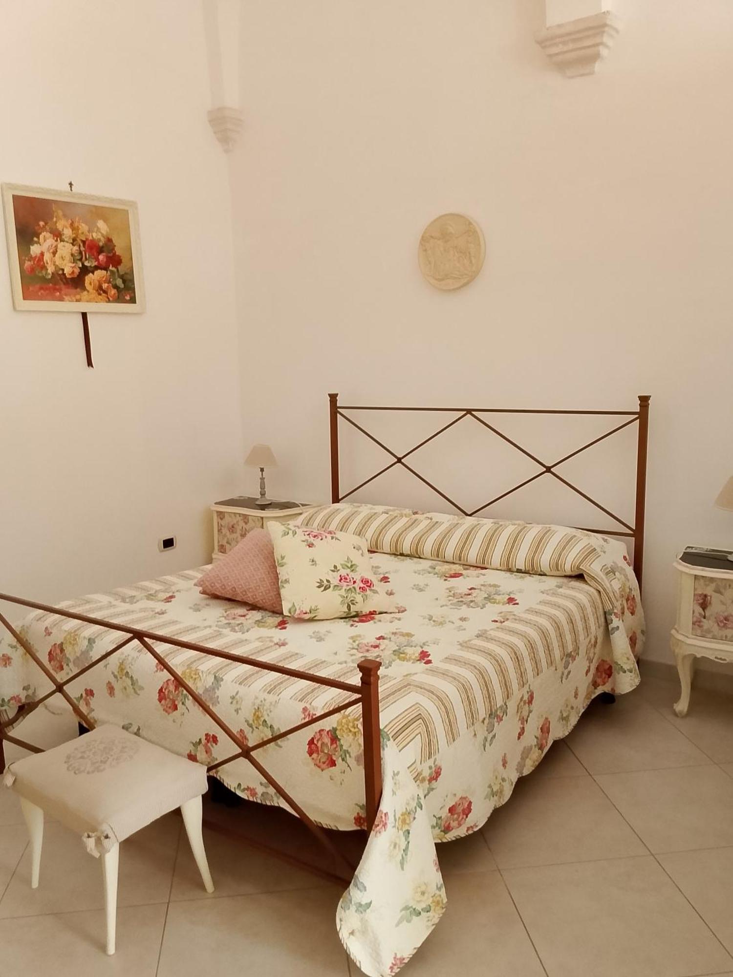 B&B A Due Passi Martina Franca Bagian luar foto