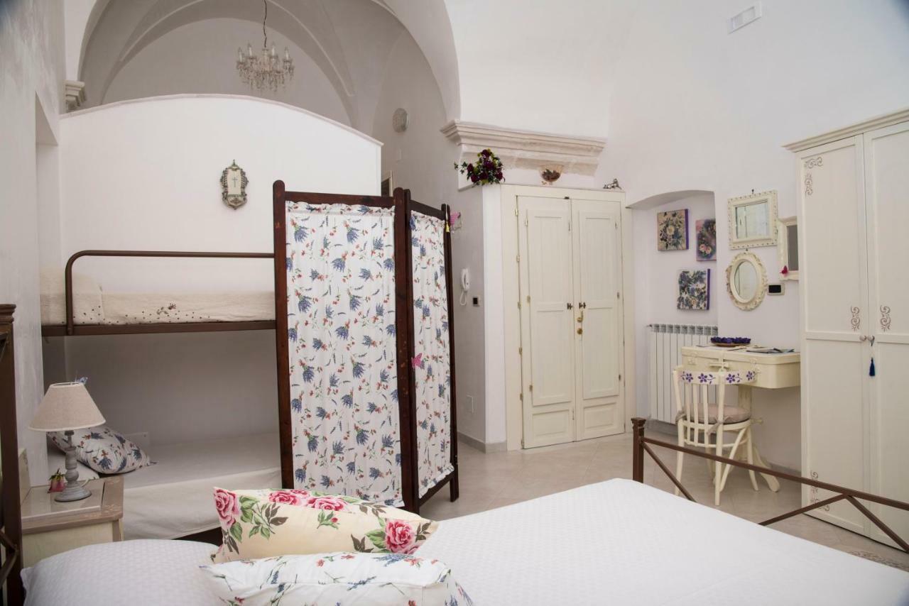 B&B A Due Passi Martina Franca Bagian luar foto