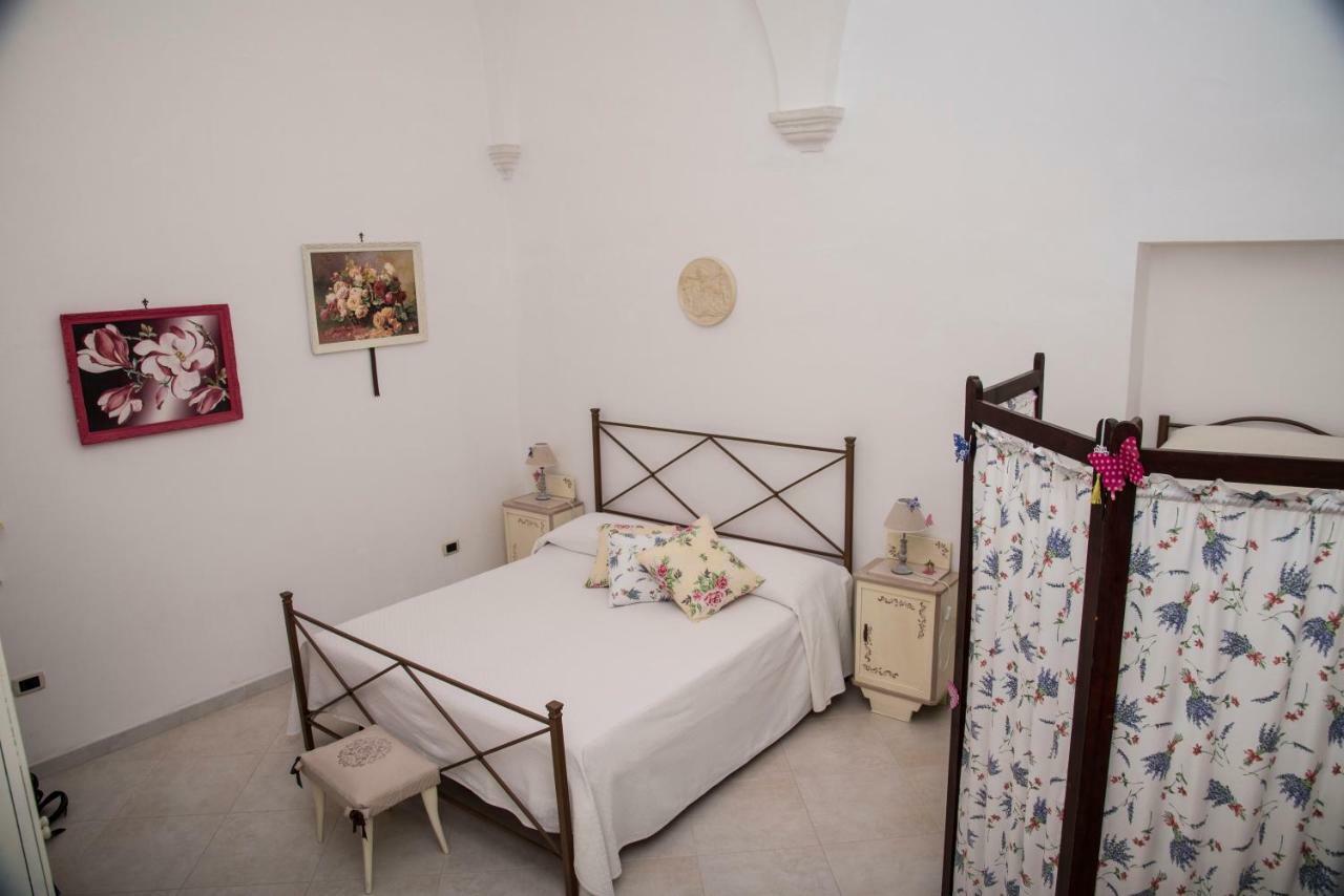 B&B A Due Passi Martina Franca Bagian luar foto